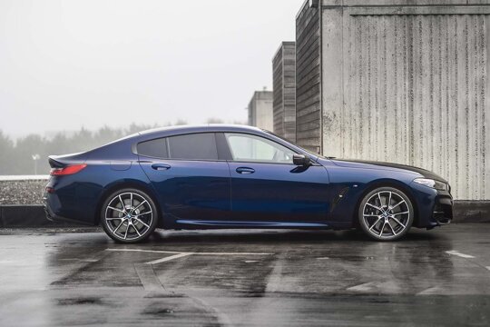 BMW-8-Serie-Gran-Coupé-blauw-zijkant