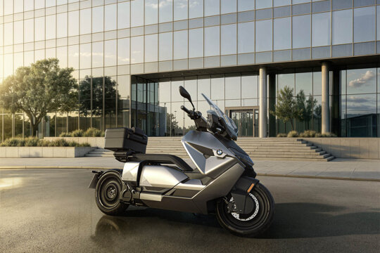 BMW_CE_04_Zijkant_Gebouw_Ekris
