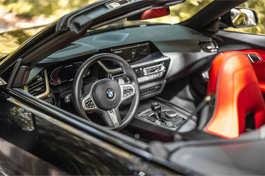 BMW_Z4_Interieur_Rood_Cockpit_1040x694