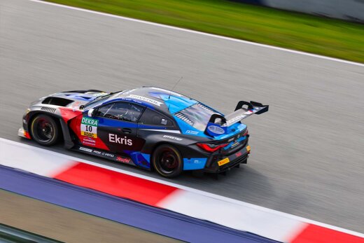 Maxime-Oosten-ADAC-GT-Masters-BMW-M4-GT3-Race-Zijkant-Bovenkant