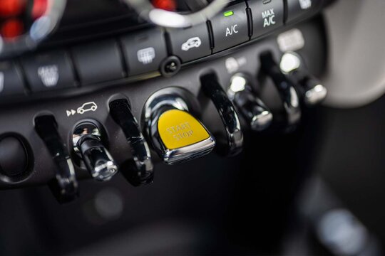 MINI-Electric-Interieur-startknop