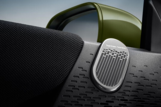 P90618113_highRes_mini-paul-smith-edit