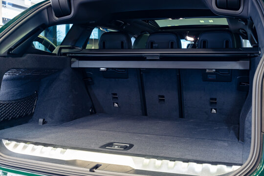 BMW 330e Touring-15