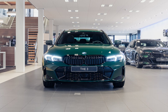 BMW 330e Touring-2a