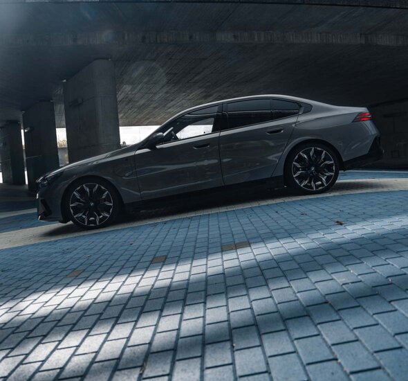 BMW_5_Serie_Sedan_Header_Mobile