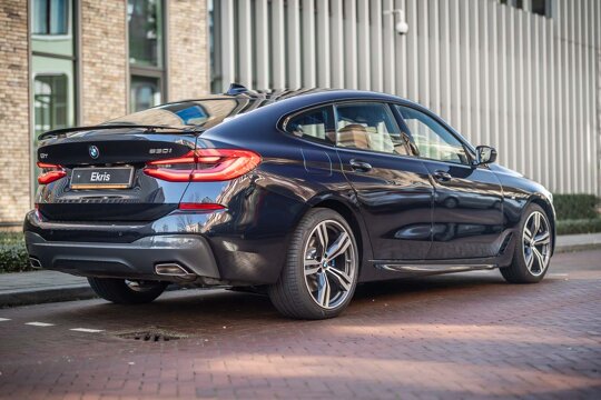 BMW-6-Serie-Gran-Turismo-blauw-achterkant-zijkant