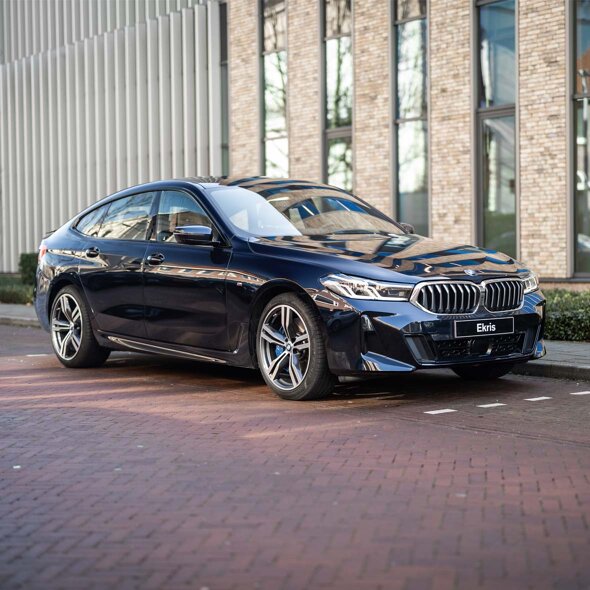 BMW-6-Serie-Gran-Turismo-blauw-voorkant-zijkant-mobiel