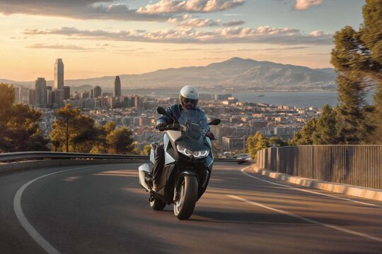 BMW_C_400_GT_Rijdend_Voorkant_ekris