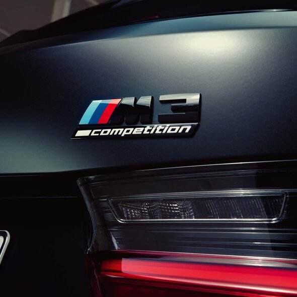 BMW-M3-Competition-Embleem-Header-Mobile-Ekris