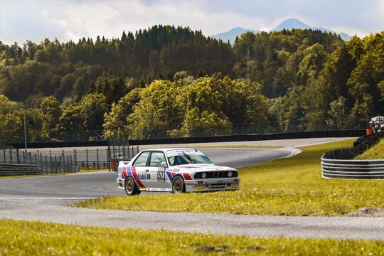 BMW-M3-E30-Classic-Racer-Fred-Krab-rijdend-wide-view