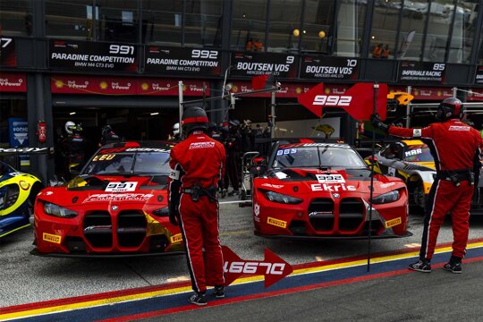 BMW_M4_GT3_Evo_Paradine_Pitlane
