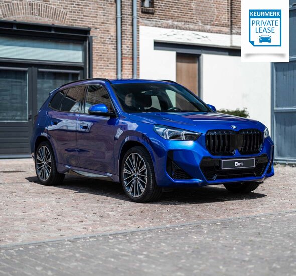 BMW-X1-Blauw-Zijkant-Voorkant-Poort-Header-Mobile-Ekris