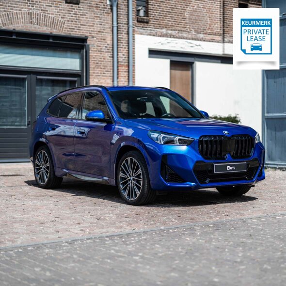 BMW-X1-Blauw-Zijkant-Voorkant-Poort-Header-Mobile-Ekris