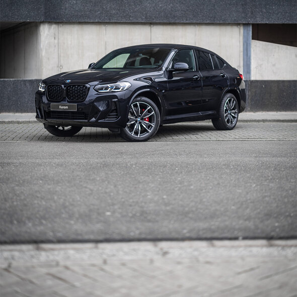 BMW_X4_Exterieur_Donker_Blauw_Voorkant_Zijkant_Keram_1180x1180