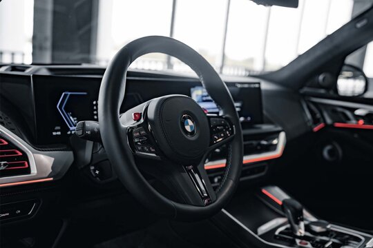 BMW-XM-Interieur-Stuur-Ekris