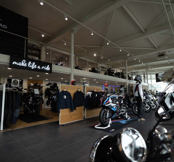 Keram-BMW-Motorrad-Maastricht-showroom-header-mobiel