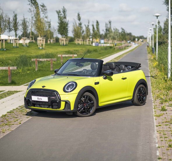 MINI-Cabrio-Zesty-Yellow-voorkant-zijkant-mobiel