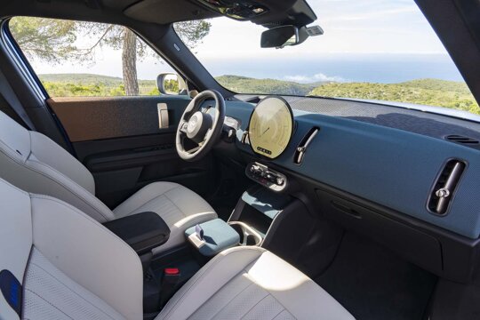 MINI-Countryman-Electric-Interieur-Cockpit