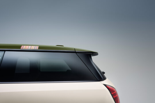 P90618107_highRes_mini-paul-smith-edit