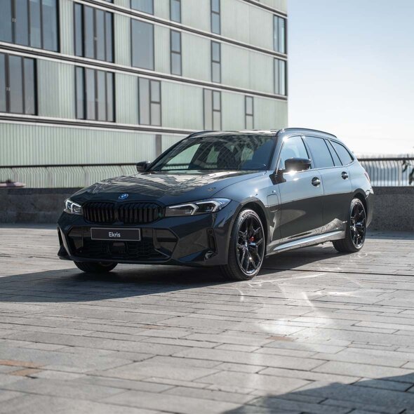 BMW_3_Serie_Touring_Grijs_Voorkant-Zijkant_Header_Mobile