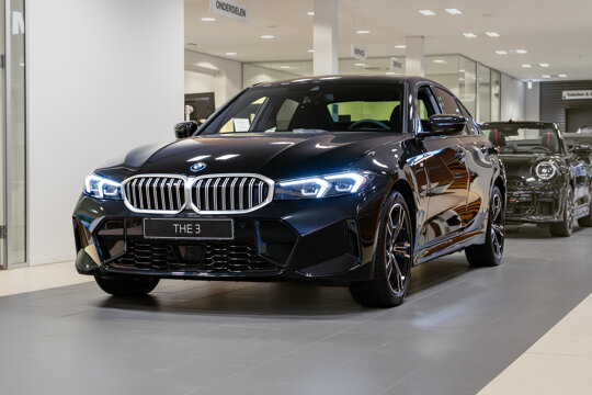 BMW 330e Sedan-3