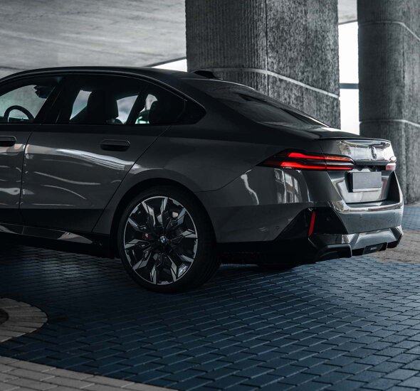BMW_5_Serie_Sedan_Achterkant_Header_Ekris_Mobile