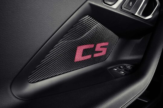 BMW_M2_CS_Interieur_Verlicht_Logo_Deurpaneel