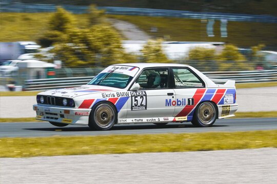 BMW-M3-E30-Classic-Racer-Fred-Krab-rijdend-voorwiel-los