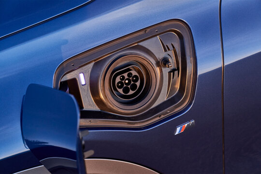 BMW_X2_Hybride_25e_Blauw_Exterieur_Charging_Port_Keram