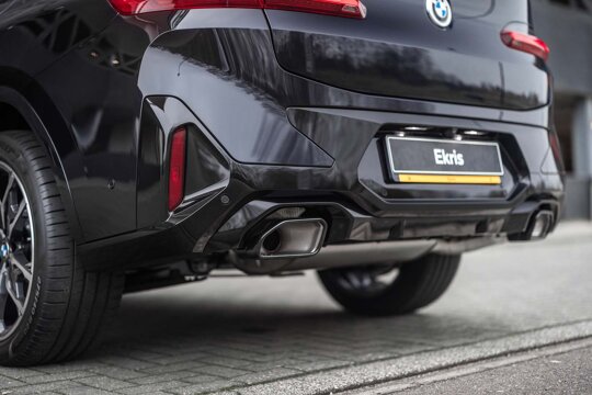 BMW-X4-zwart-achterkant-uitlaat-close-up