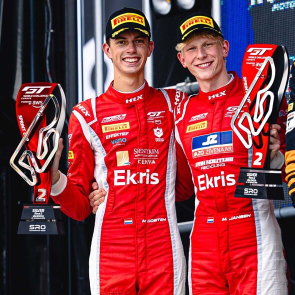 Maxime_Oosten_Mex_Jansen_Podium_Bokaal_Header_Mobile